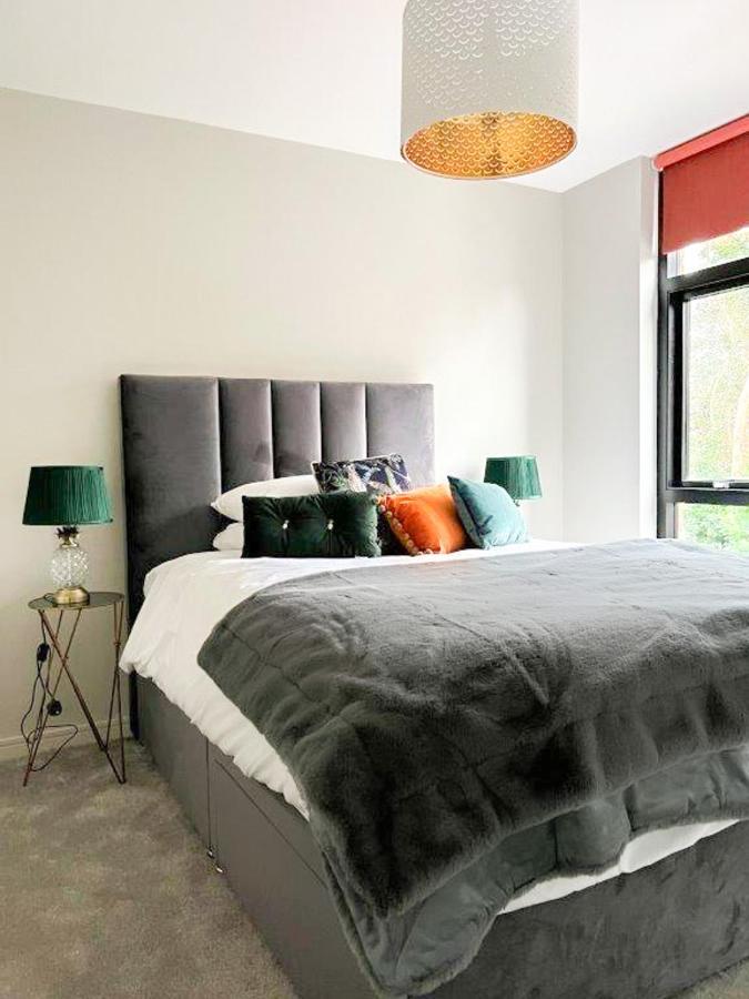 Modern Luxurious Apartment W/ Patio Balcony & View Jordanstown Exteriör bild