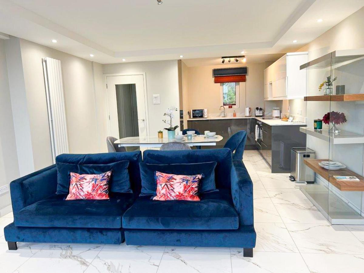 Modern Luxurious Apartment W/ Patio Balcony & View Jordanstown Exteriör bild