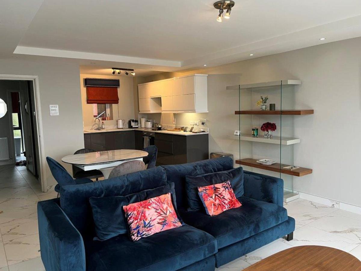 Modern Luxurious Apartment W/ Patio Balcony & View Jordanstown Exteriör bild