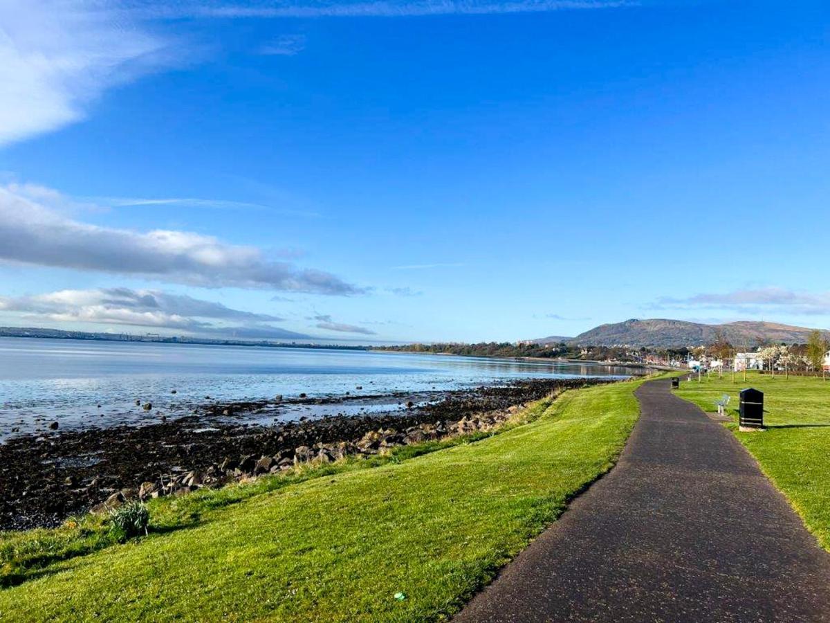 Modern Luxurious Apartment W/ Patio Balcony & View Jordanstown Exteriör bild