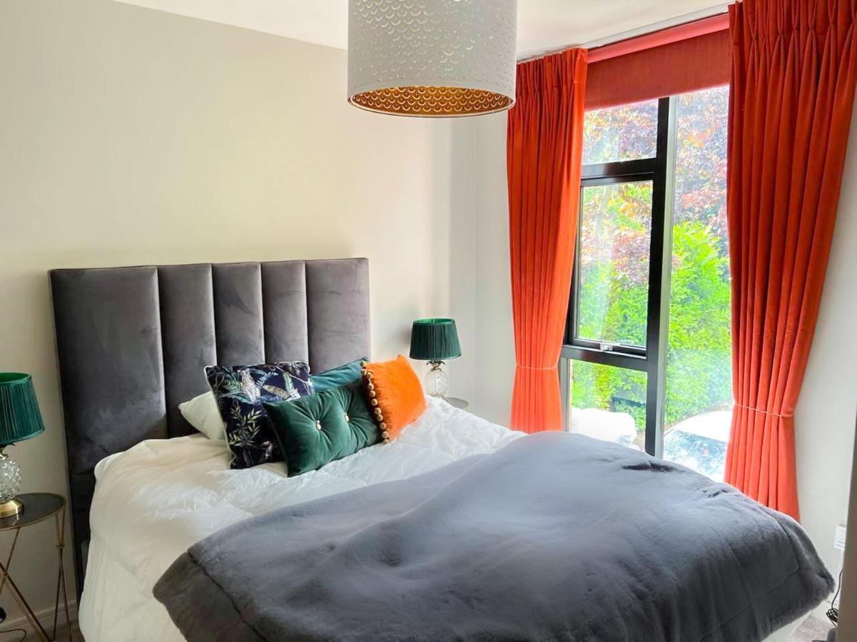 Modern Luxurious Apartment W/ Patio Balcony & View Jordanstown Exteriör bild