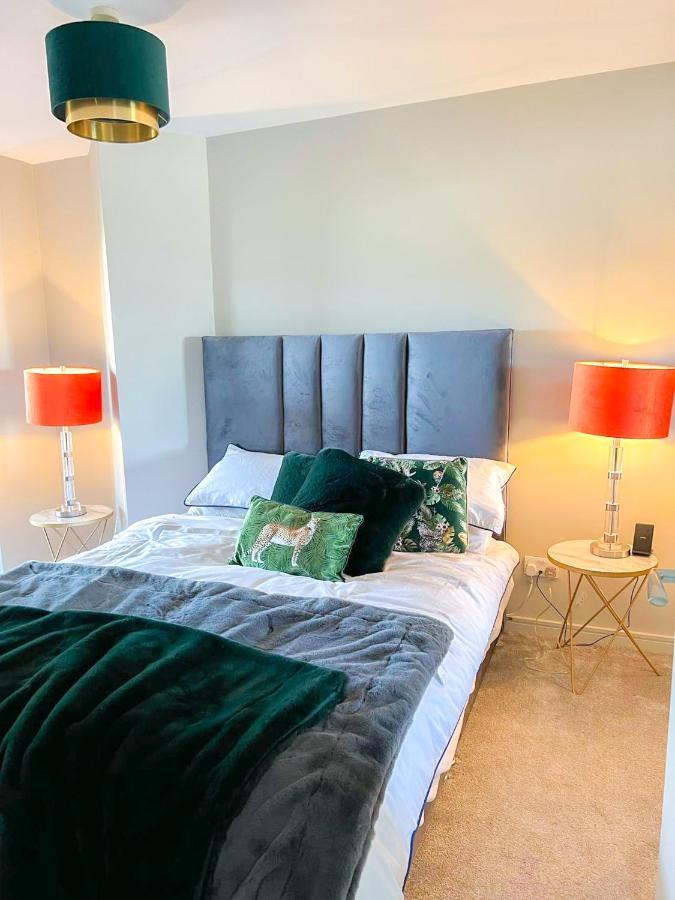 Modern Luxurious Apartment W/ Patio Balcony & View Jordanstown Exteriör bild